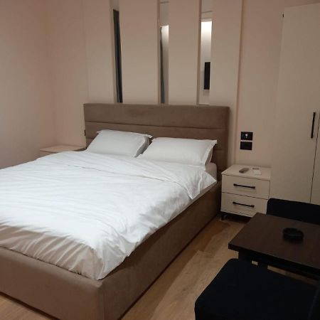 Djakbe Hotel Тирана Екстериор снимка