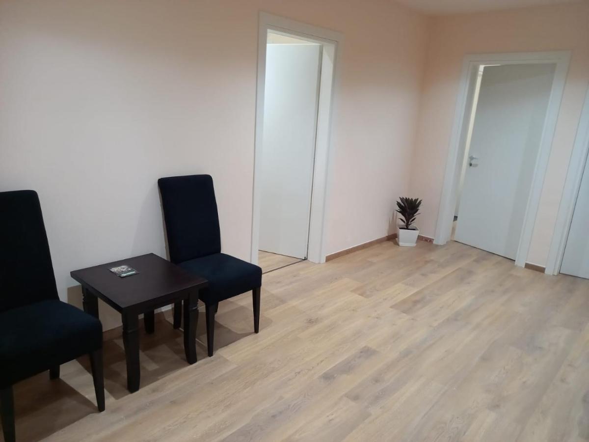 Djakbe Hotel Тирана Екстериор снимка