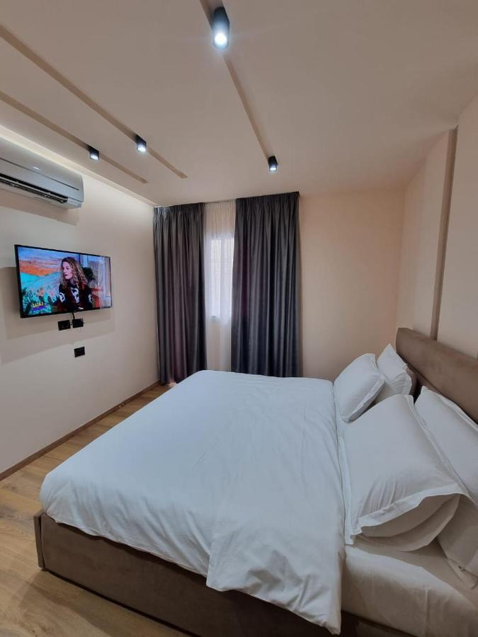 Djakbe Hotel Тирана Екстериор снимка