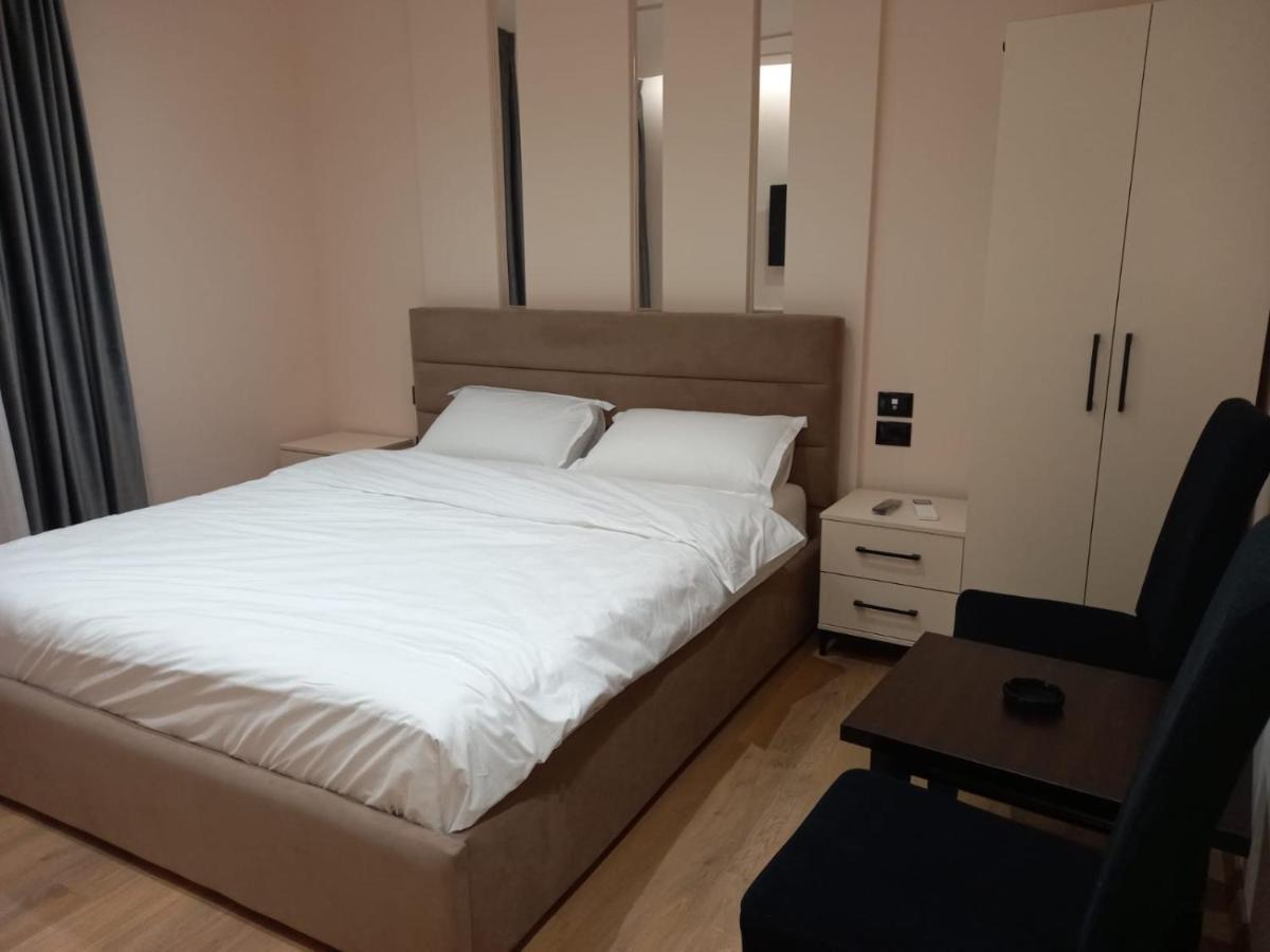 Djakbe Hotel Тирана Екстериор снимка