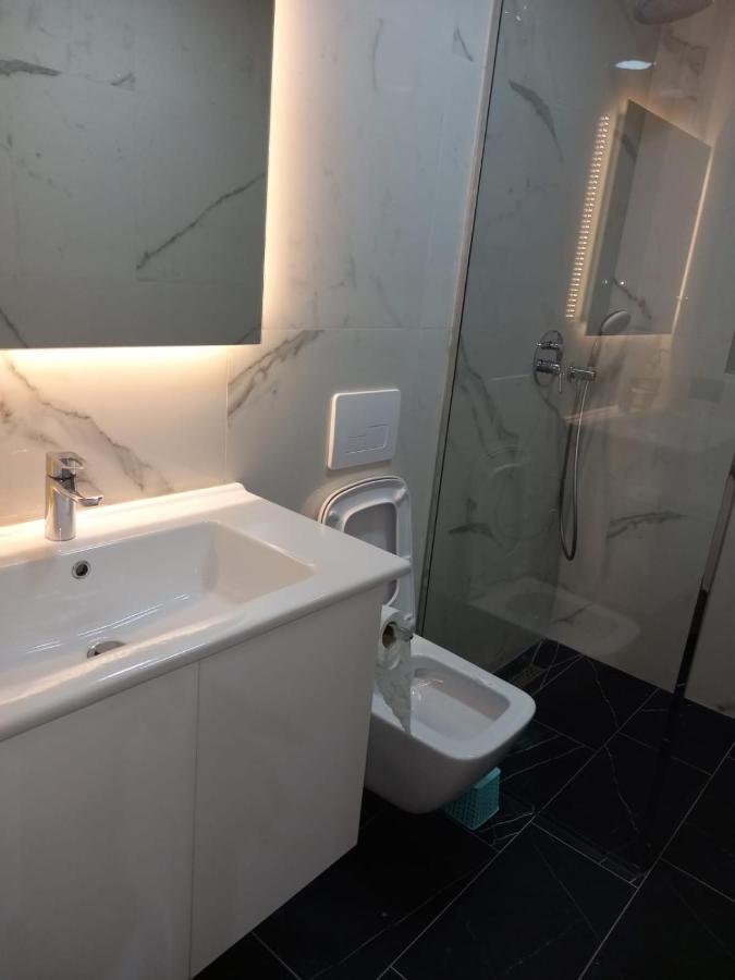 Djakbe Hotel Тирана Екстериор снимка
