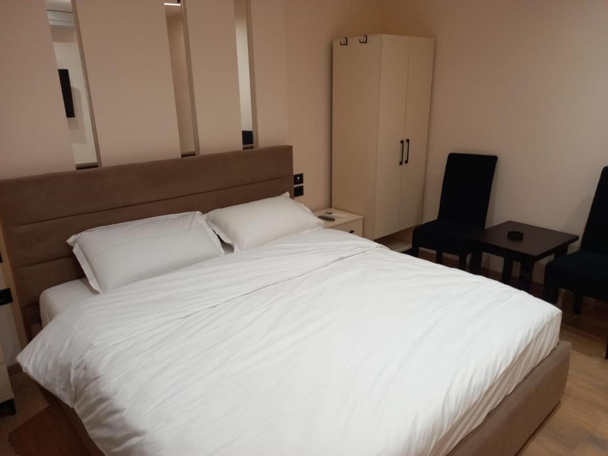 Djakbe Hotel Тирана Екстериор снимка