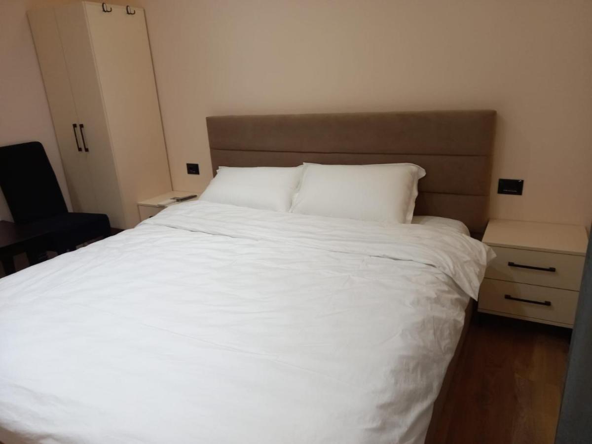 Djakbe Hotel Тирана Екстериор снимка